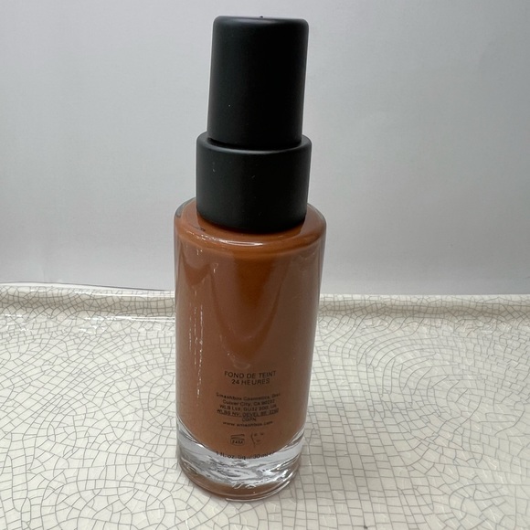 Smashbox Studio Skin Foundation - Picture 2 of 6
